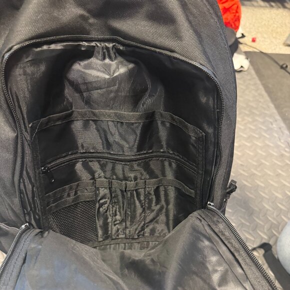 Triumph Motorcycle Back Pack with Rain Cover - Picture 6 of 8